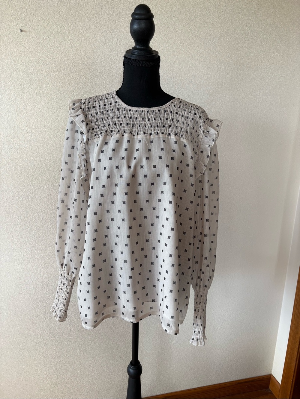 Women’s LOFT Star Smocked Ruffle Blouse Geometric White & Black Medium